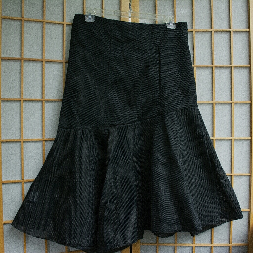 Frill Hem Honeycomb Mesh Skirt in Black